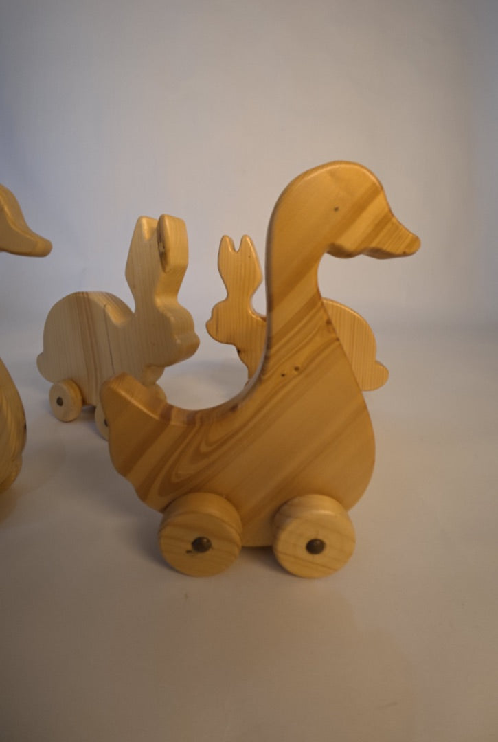 Daisy ( Duck On Wheel )